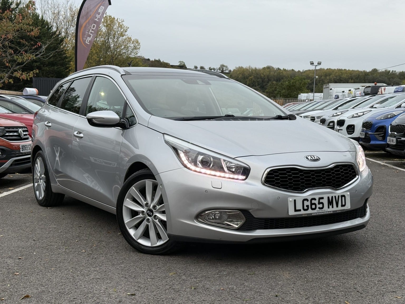 2015 Kia Ceed 1.6 CRDi EcoDynamics 4 Tech ULEZ Diesel in silver — photo 1 of 61