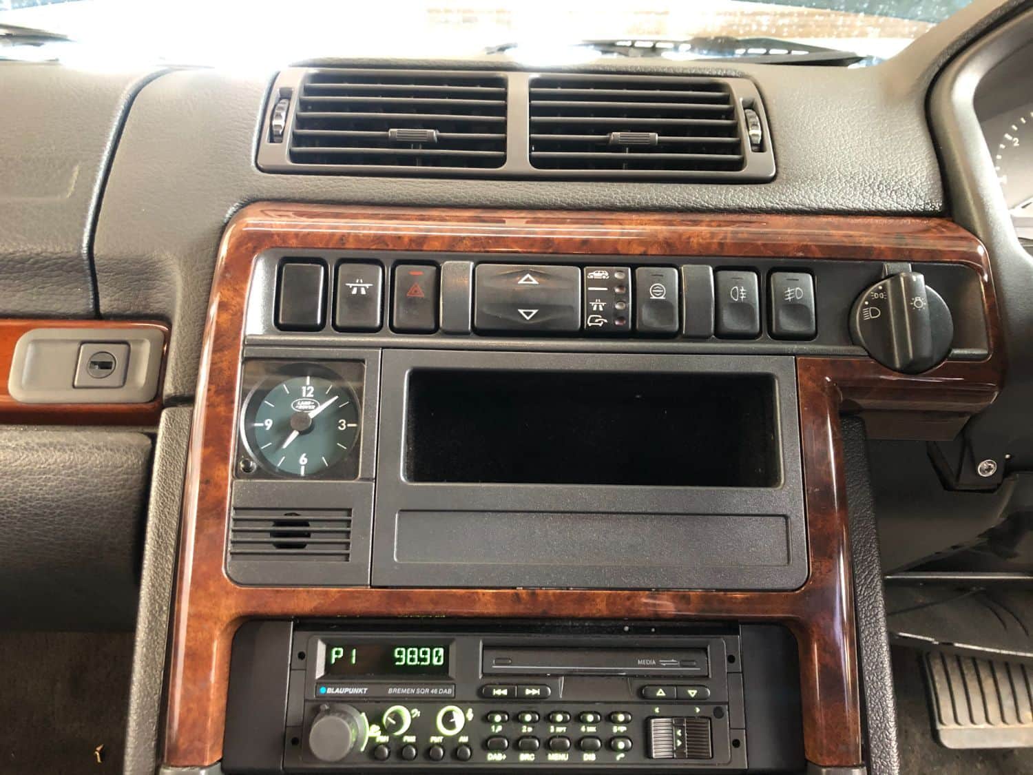 Land Rover Range Rover - image 1 of 6