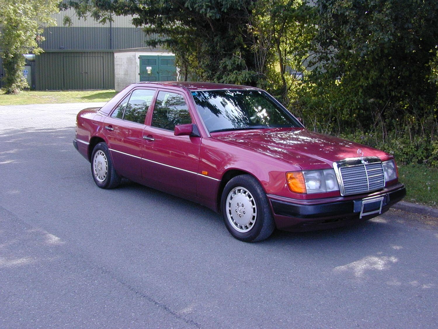 Mercedes-Benz 260 - image 1 of 73