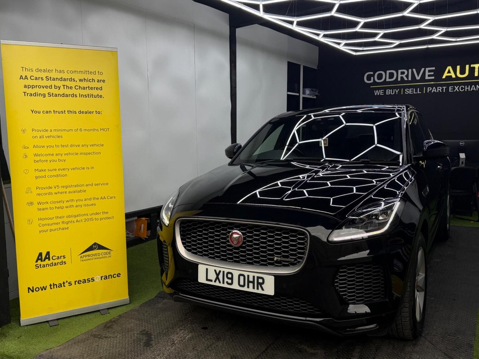 Jaguar E-Pace - image 1 of 51