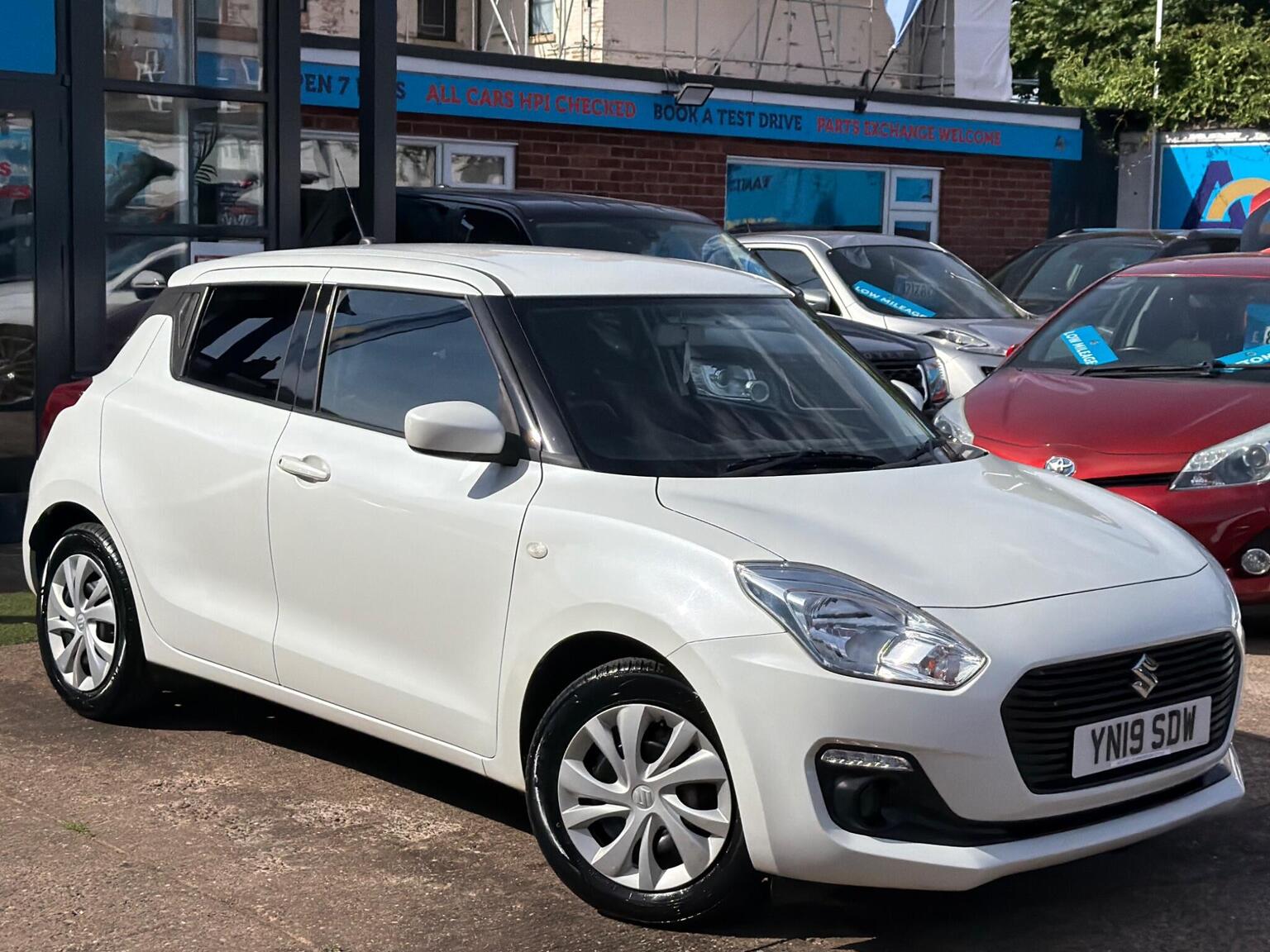 Suzuki Swift - image 1 of 56