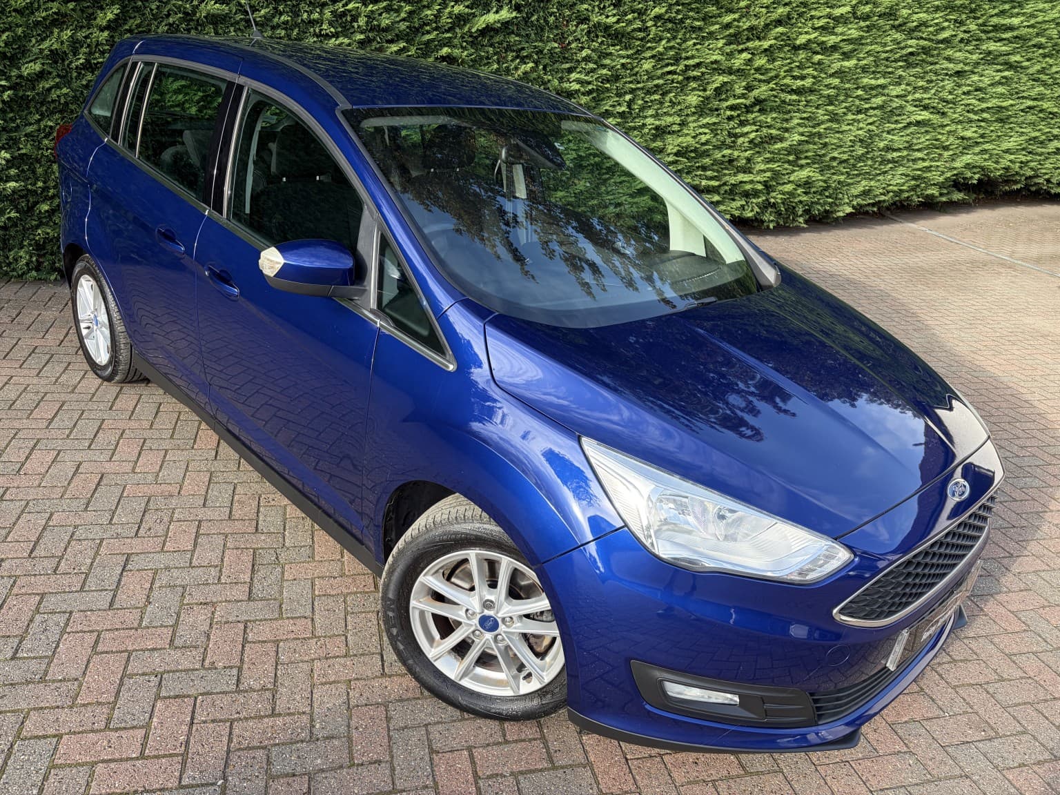 Ford Grand C-MAX - image 1 of 41