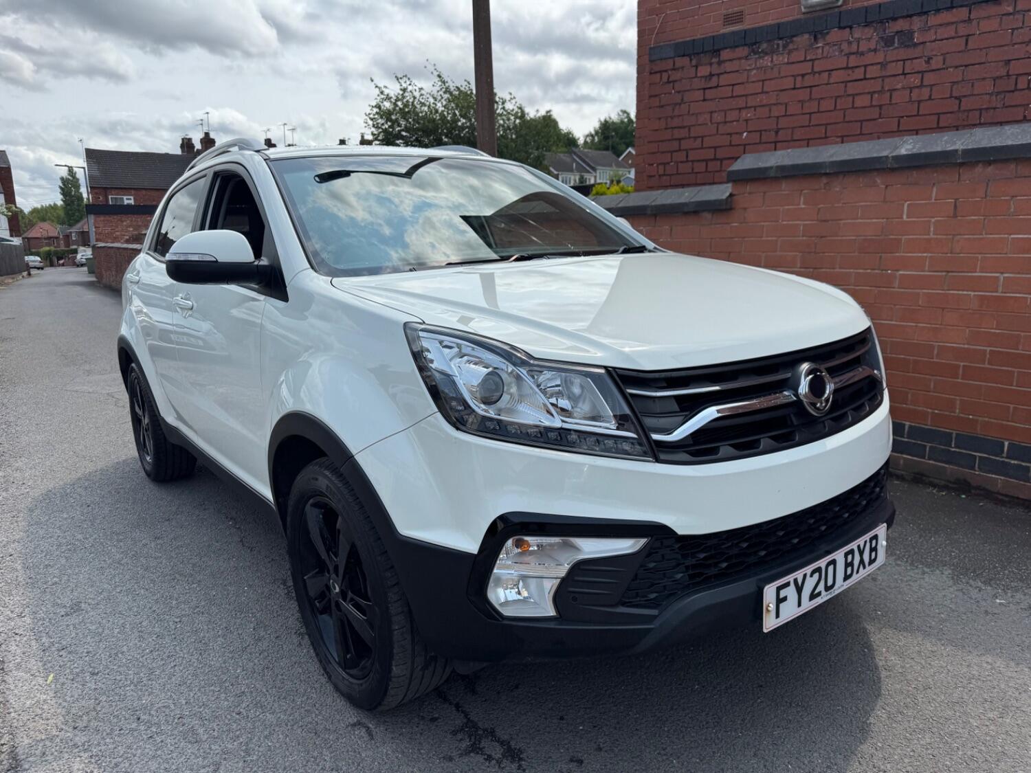 SsangYong Korando - image 1 of 22