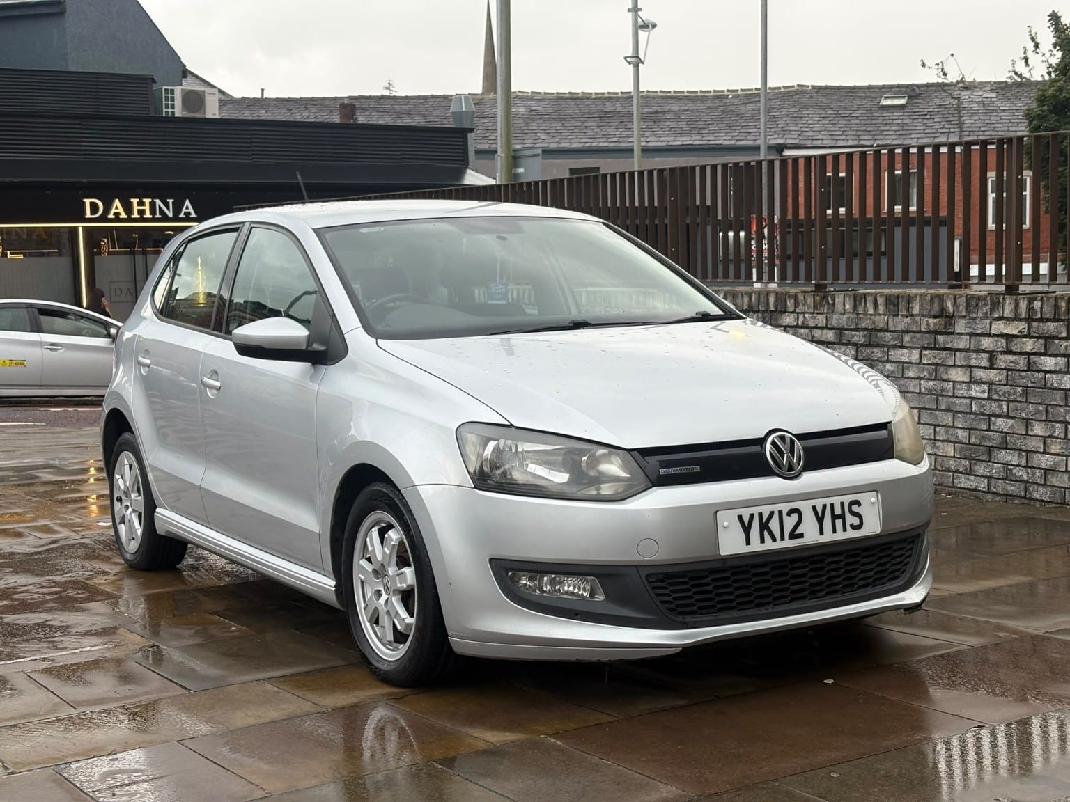 Volkswagen Polo - image 1 of 27