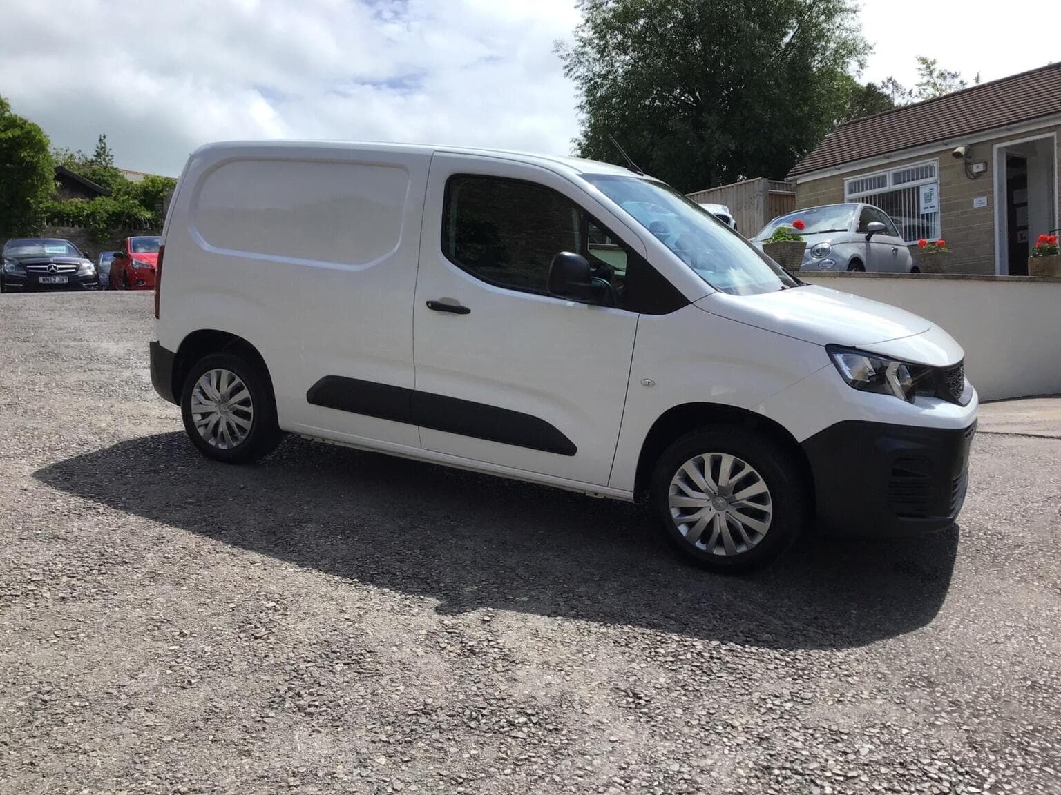 Peugeot Partner - image 1 of 6