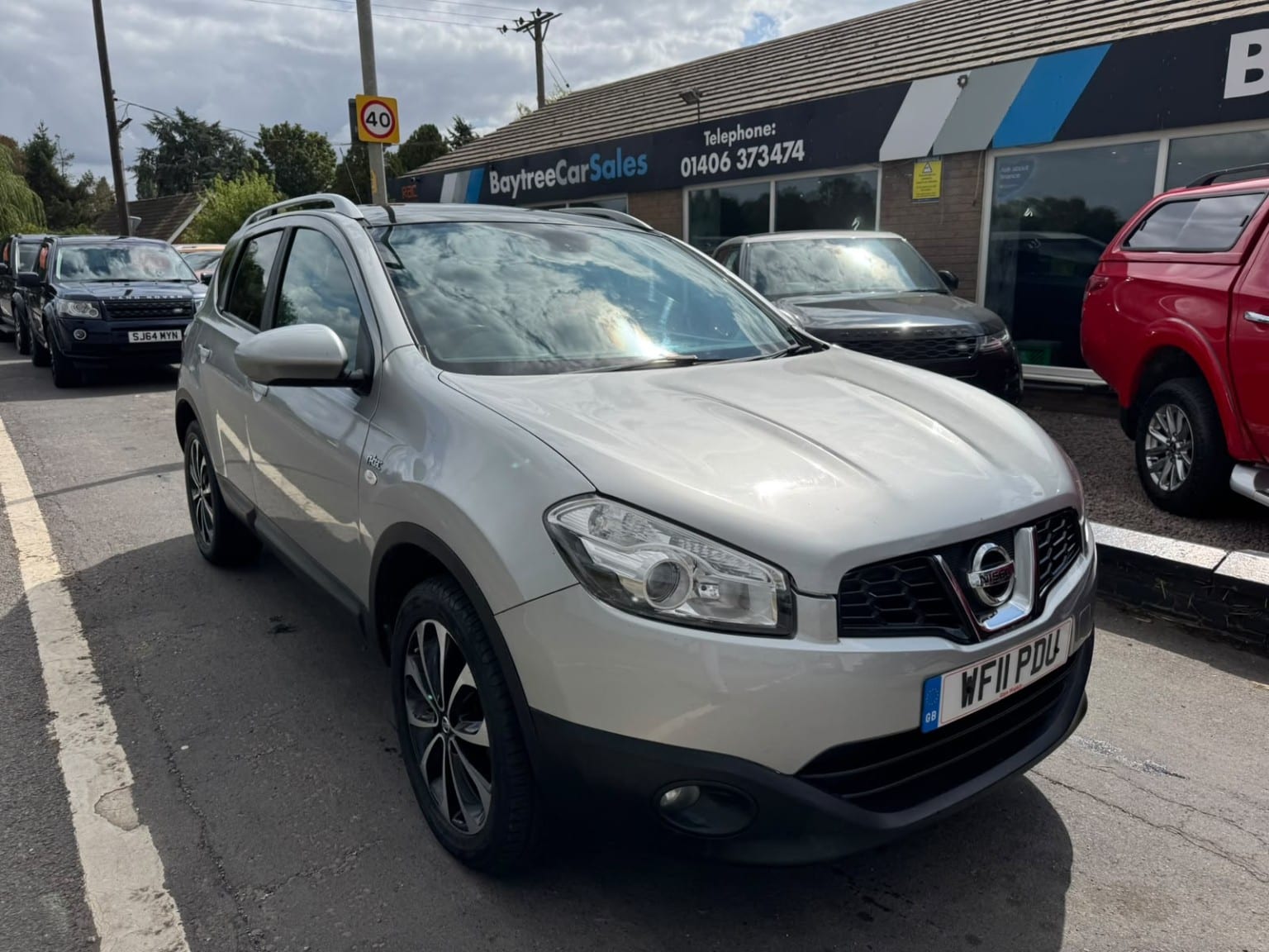 Nissan Qashqai - image 1 of 17