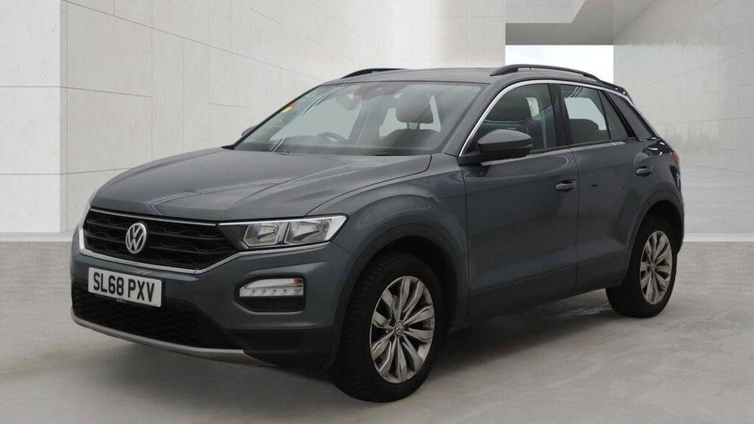Volkswagen T-Roc - image 1 of 13