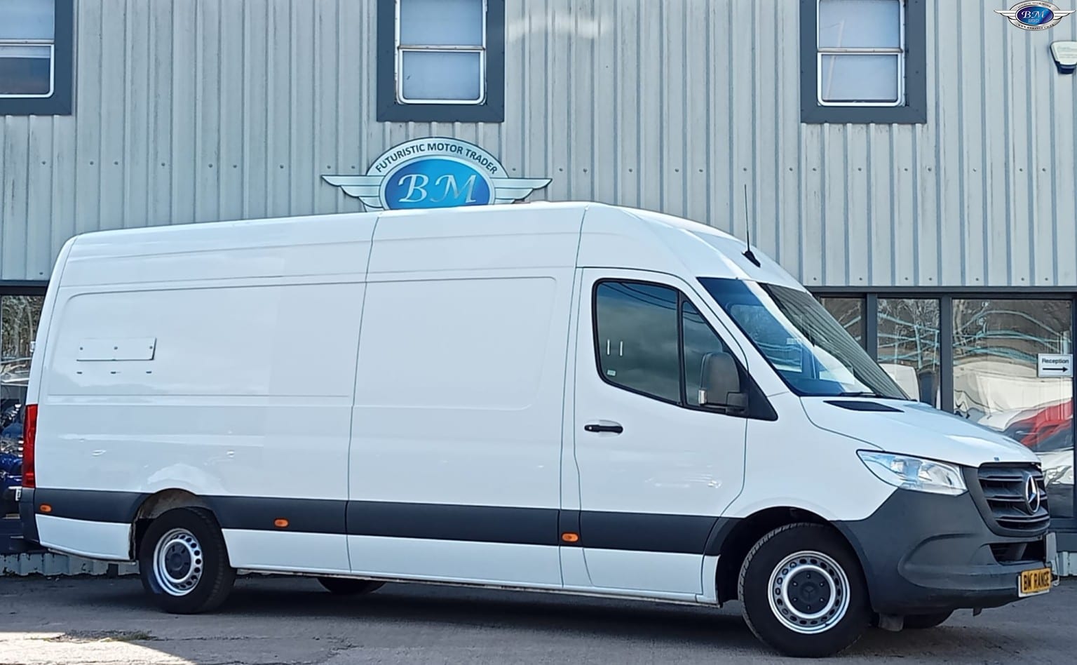Mercedes-Benz Sprinter - image 1 of 21