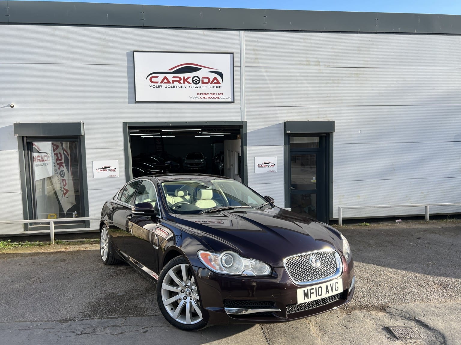 Jaguar XF - image 1 of 91