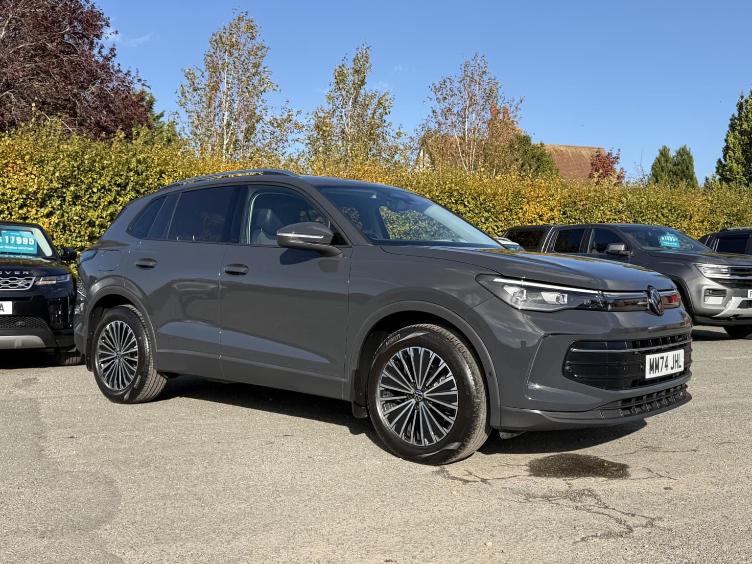Volkswagen Tiguan - image 1 of 41