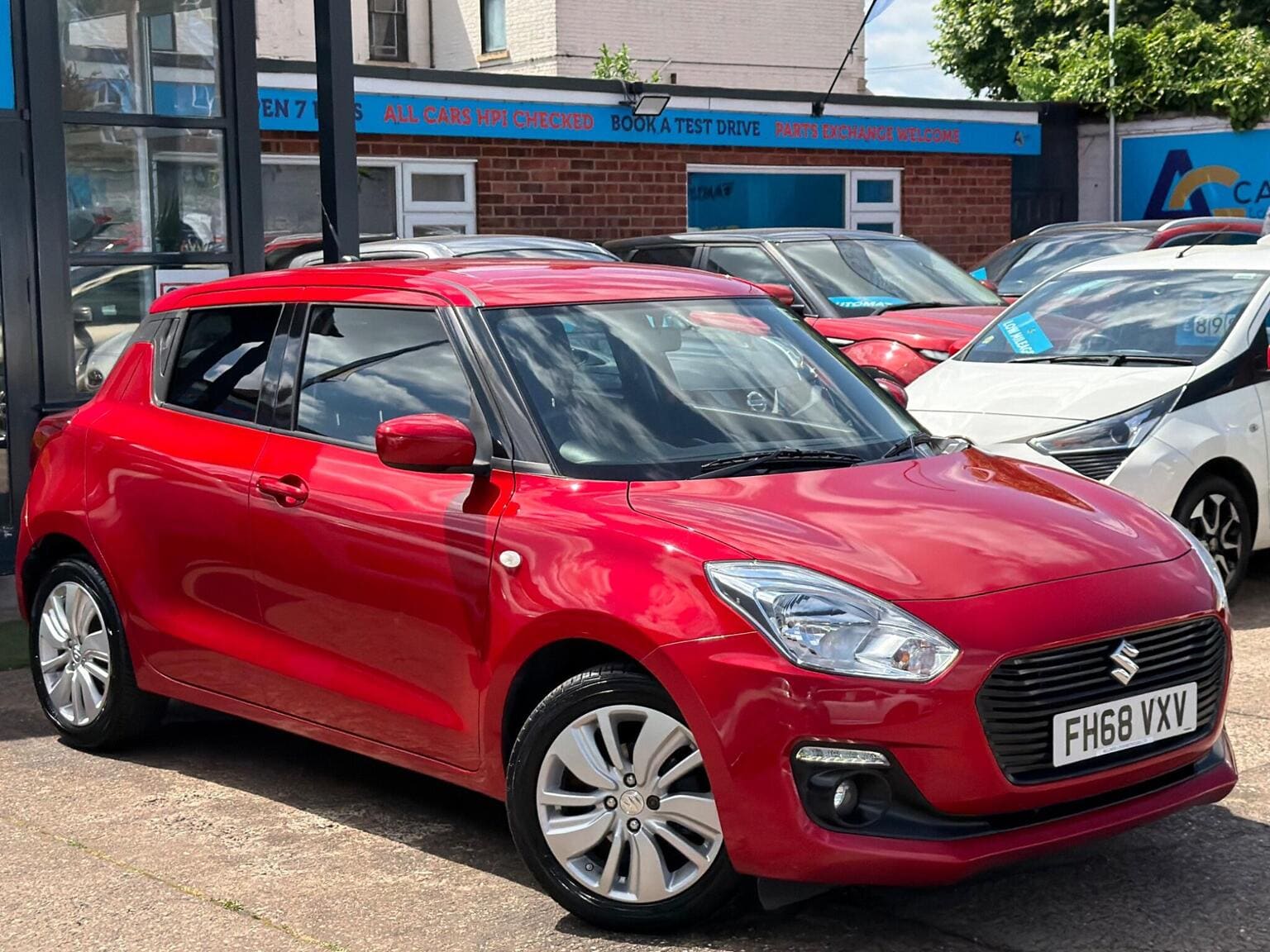 Suzuki Swift - image 1 of 53