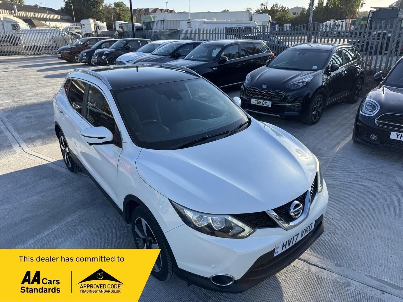 Nissan Qashqai - image 1 of 47