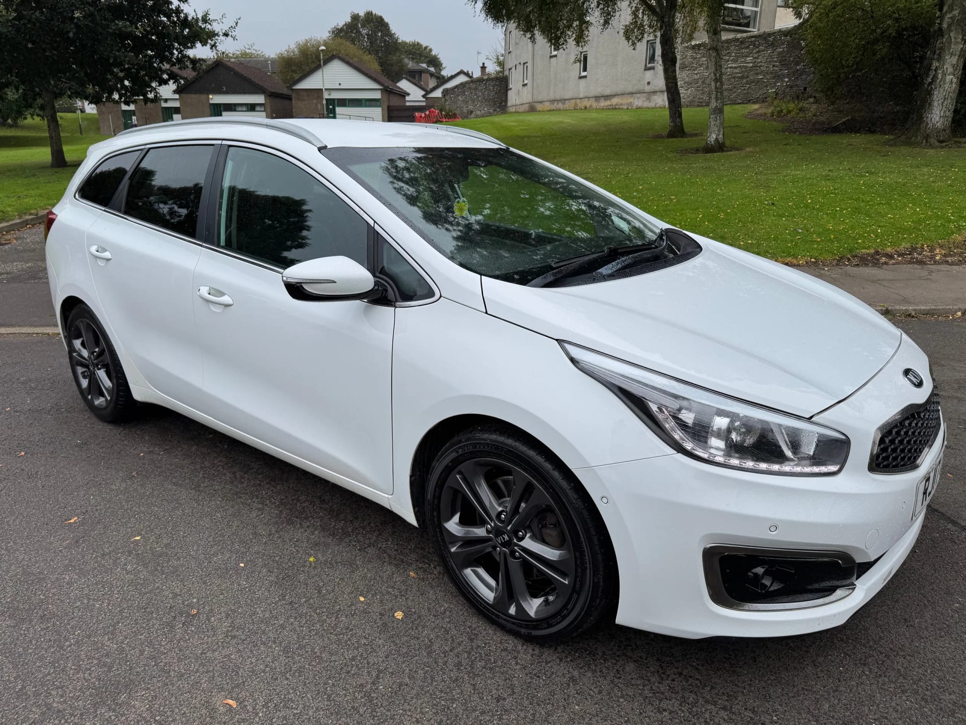 Kia Ceed - image 1 of 23