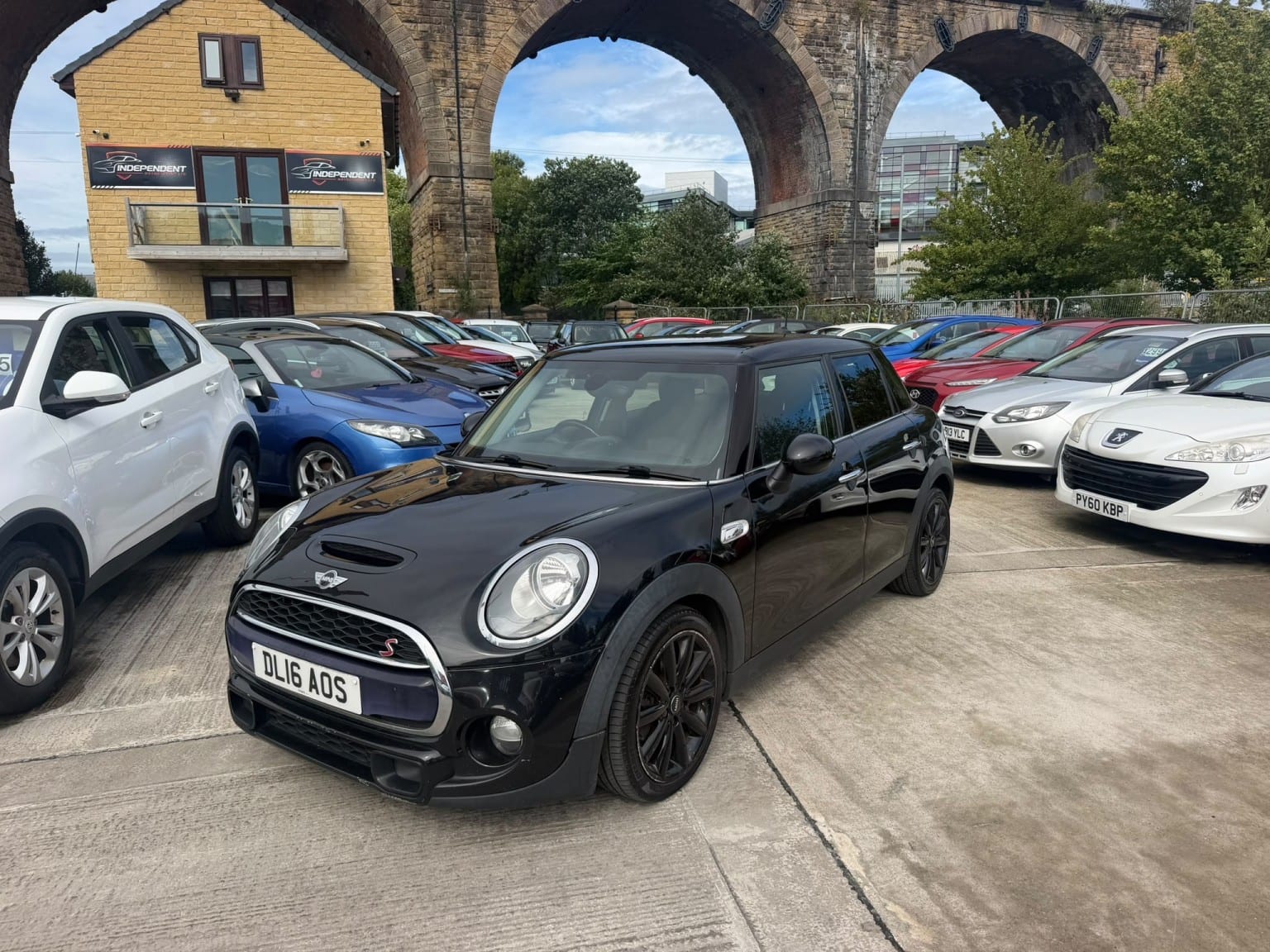 MINI Hatch - image 1 of 9