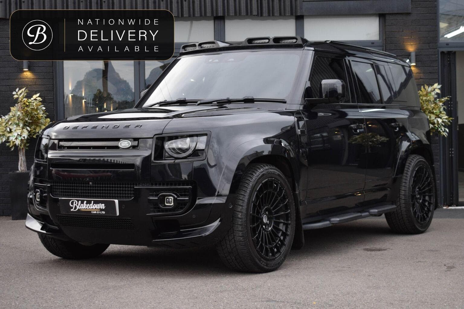 Land Rover Defender 110 - image 1 of 24