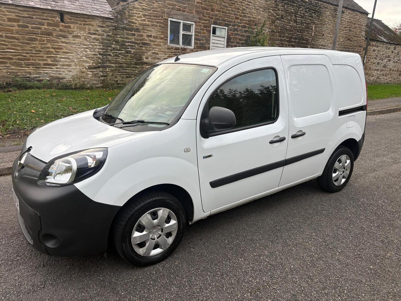 2021 Renault Kangoo ZE ML20 33kWh Business Auto MWB 4dr (i) in white — photo 1 of 10