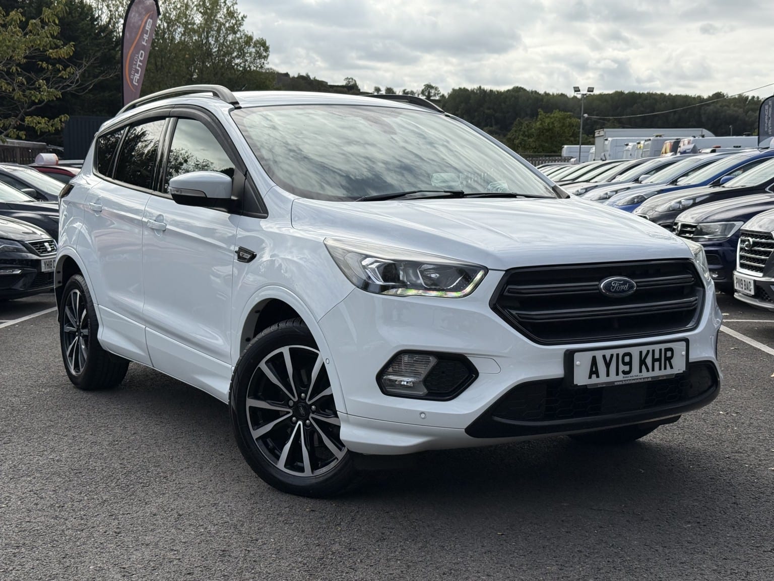 Ford Kuga - image 1 of 58