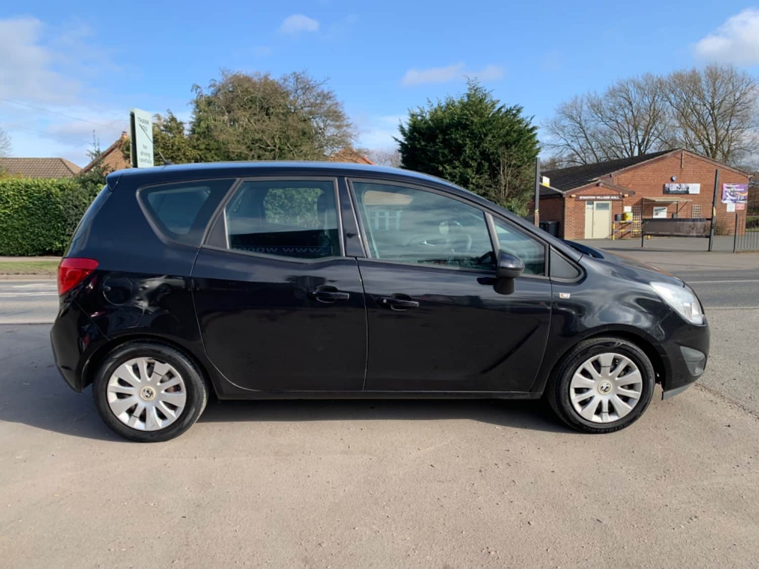 Vauxhall Meriva - image 1 of 15