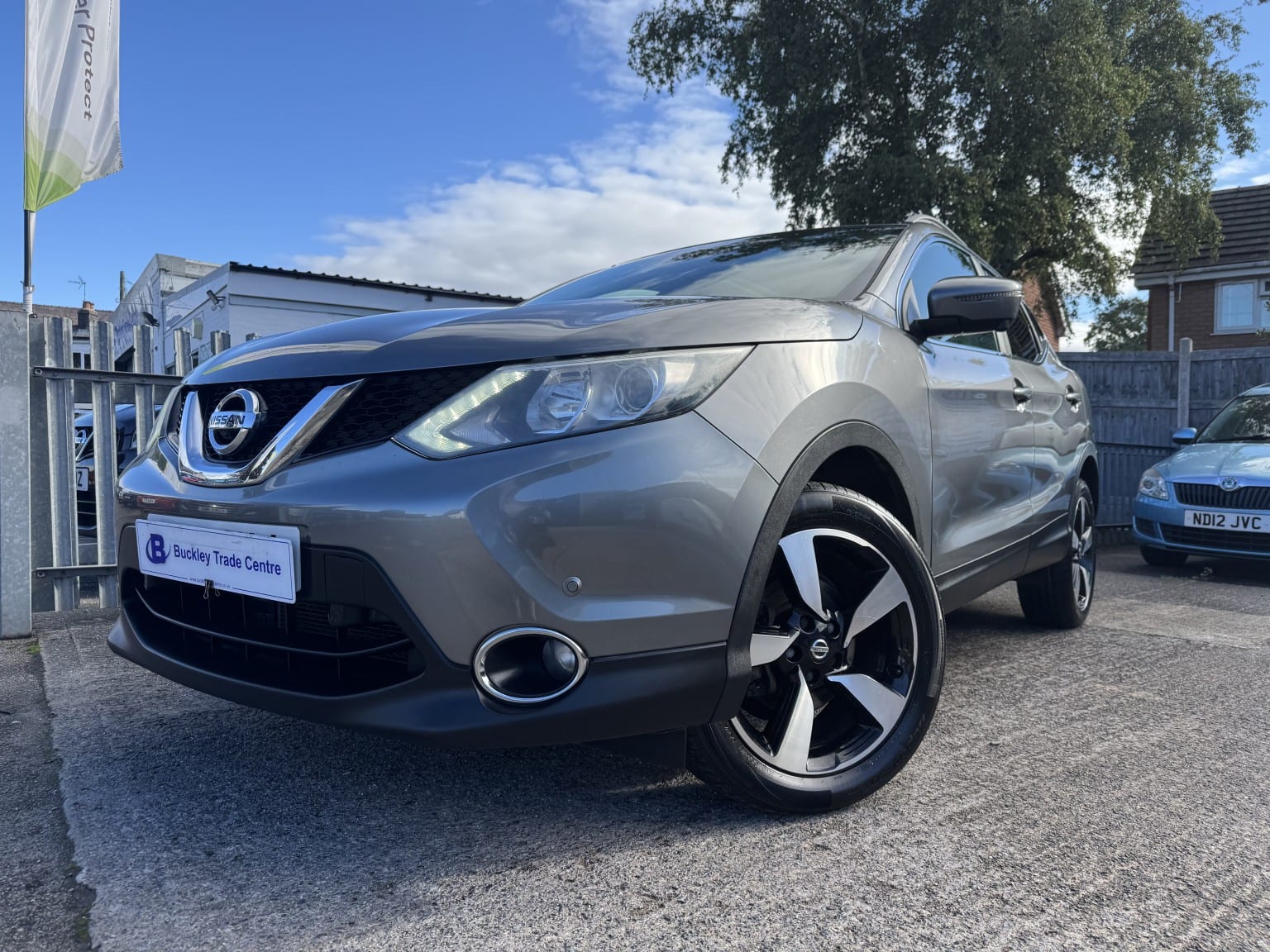 Nissan Qashqai - image 1 of 42
