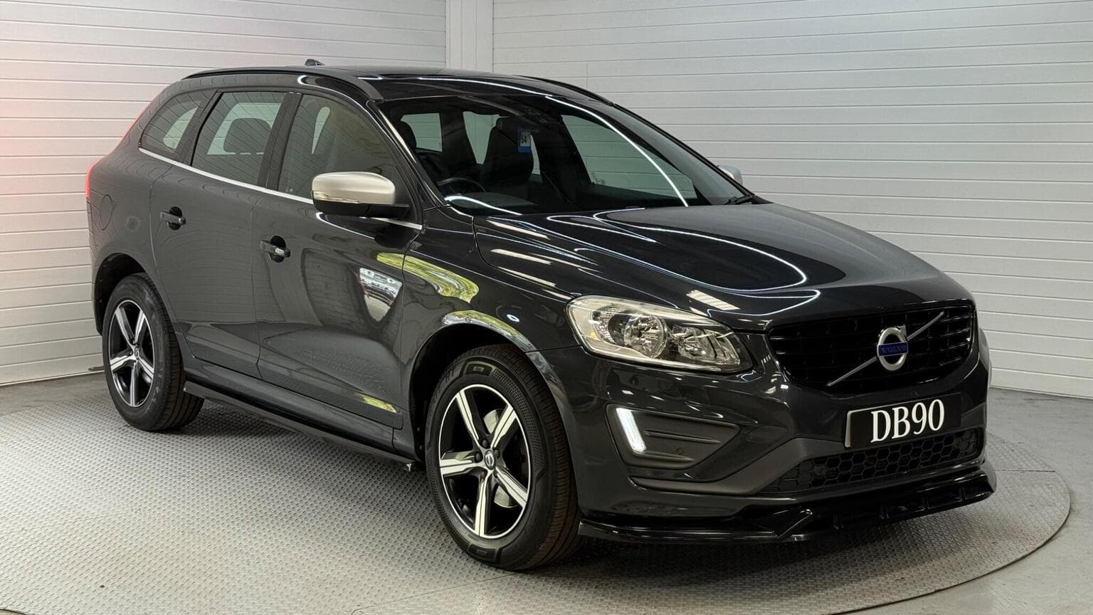 Volvo XC60 - image 1 of 52