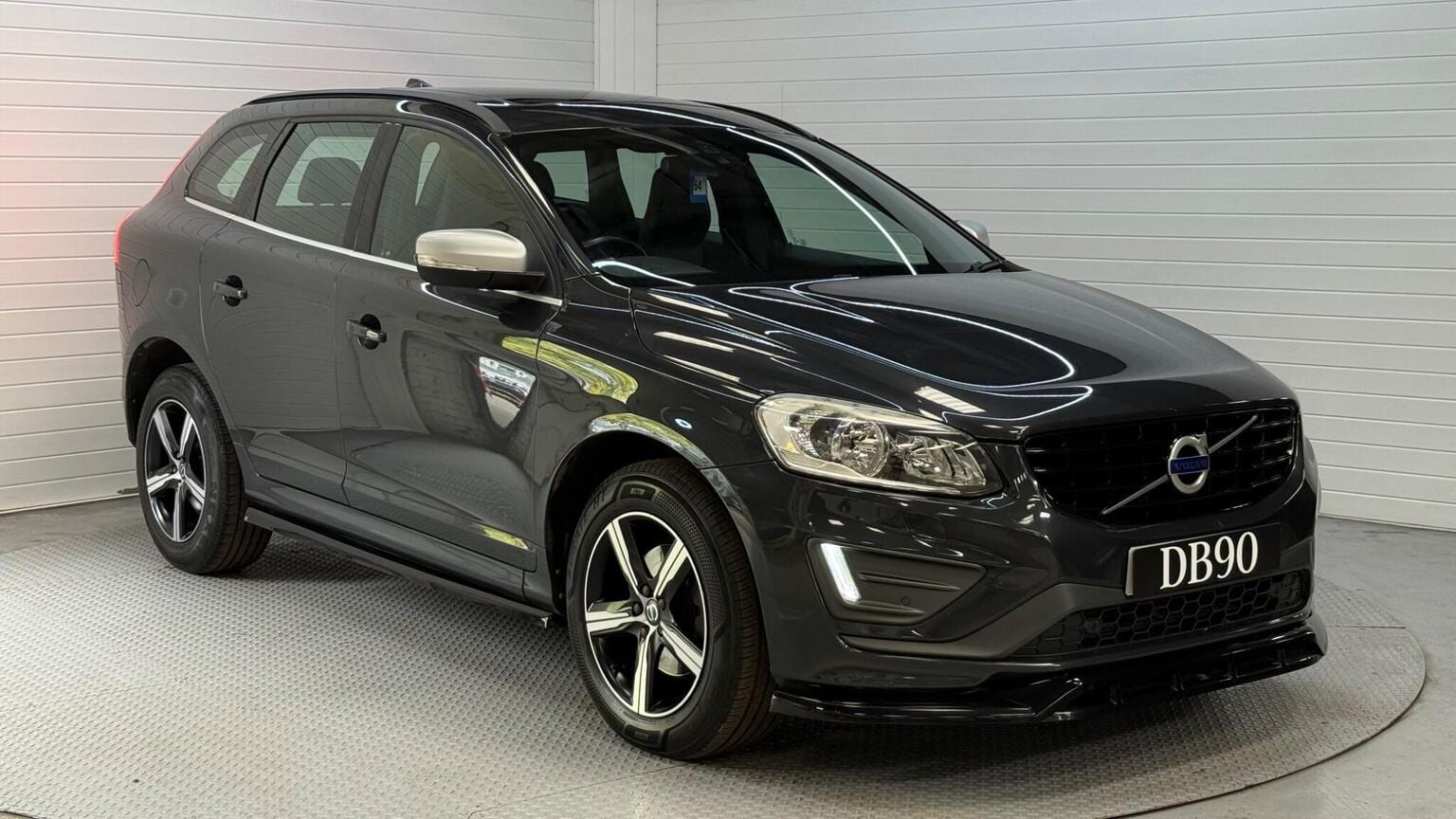 Volvo XC60 - image 1 of 52