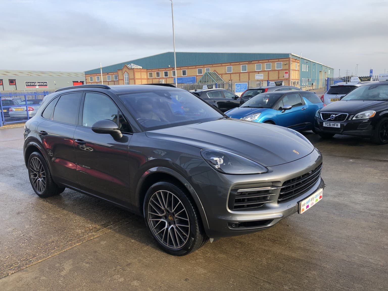 Porsche Cayenne - image 1 of 25