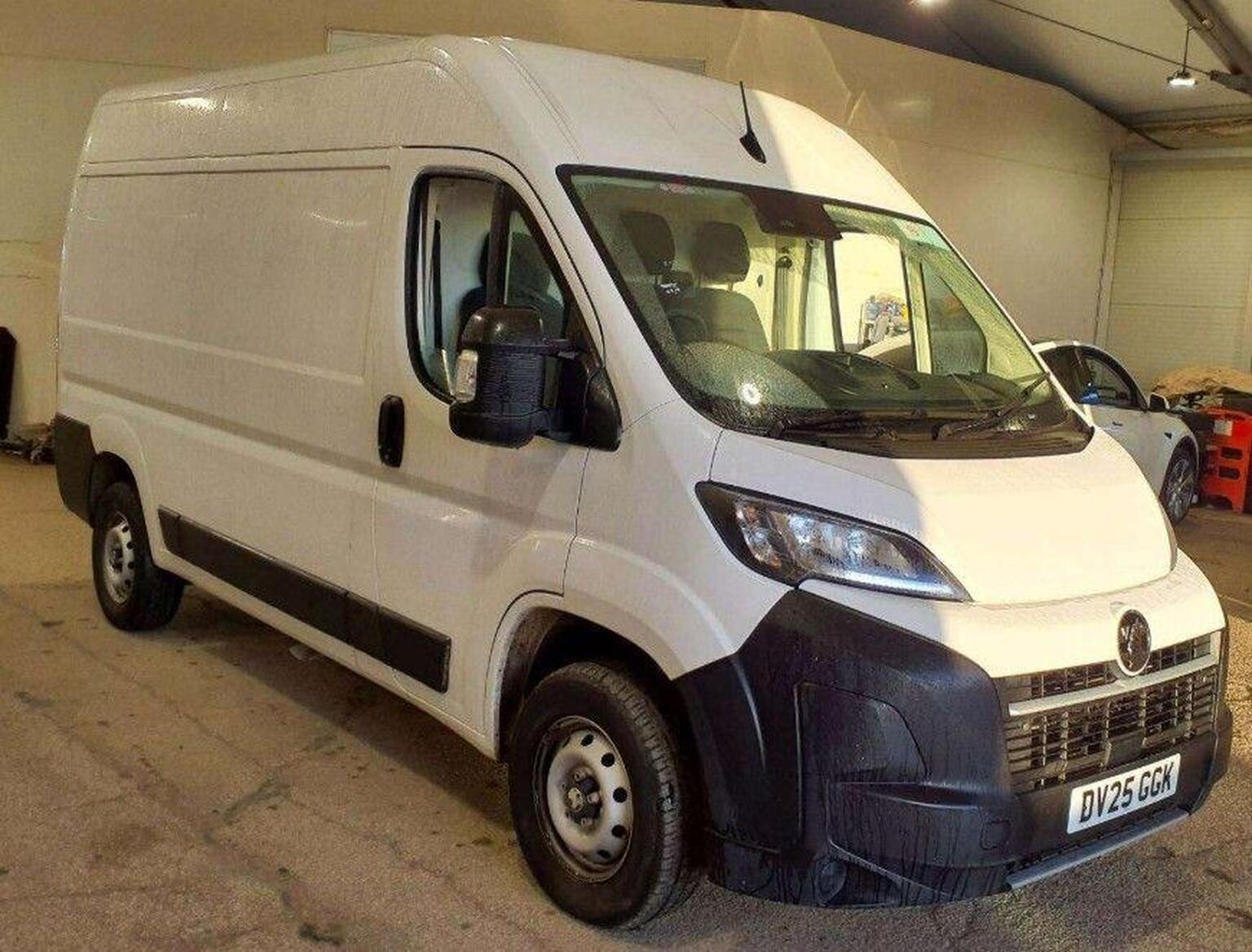 Vauxhall Movano - image 1 of 6