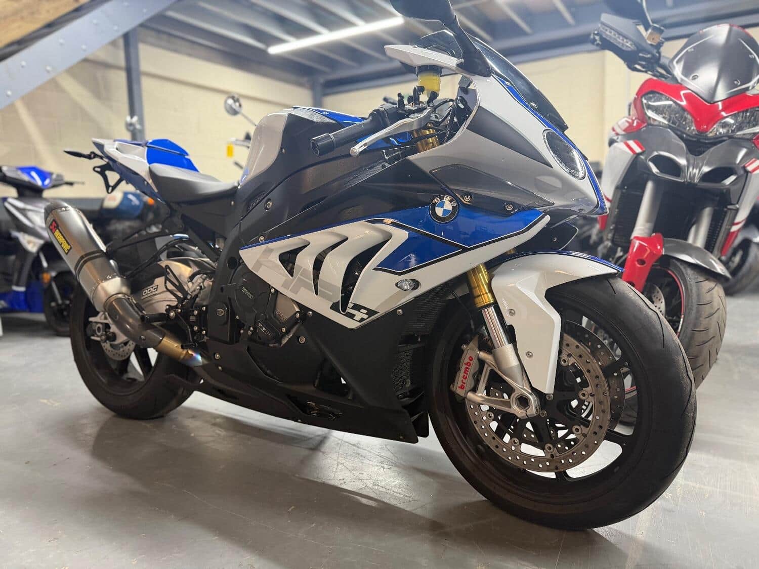 BMW HP4 - image 1 of 12