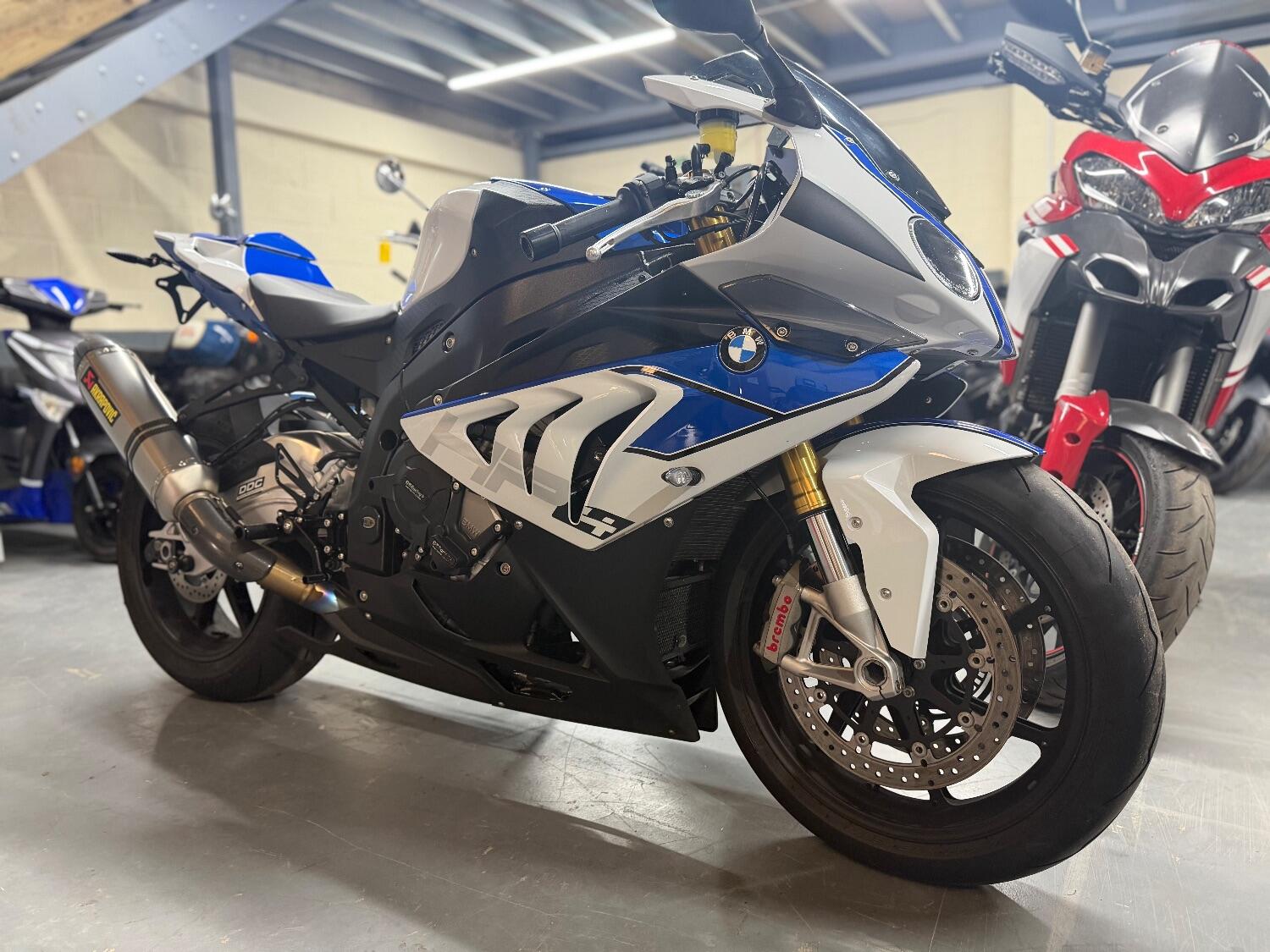 BMW HP4 - image 1 of 12