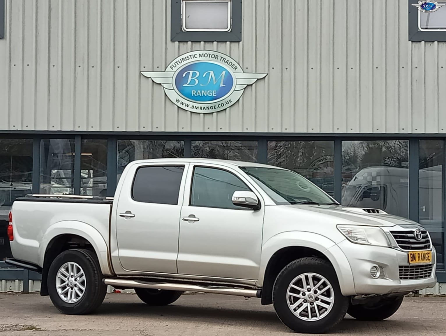 Toyota Hilux - image 1 of 20