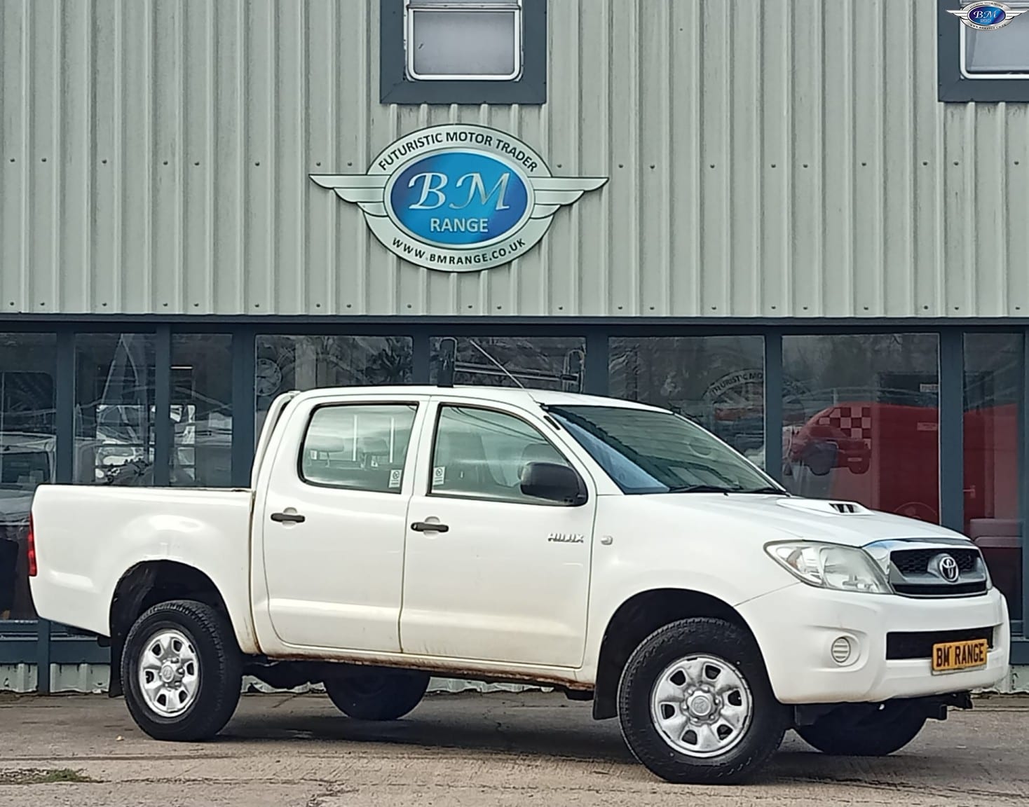 Toyota Hilux - image 1 of 20