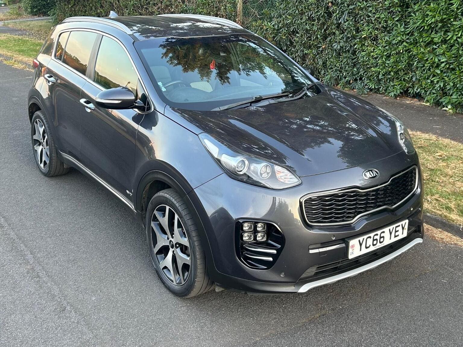 Kia Sportage - image 1 of 79