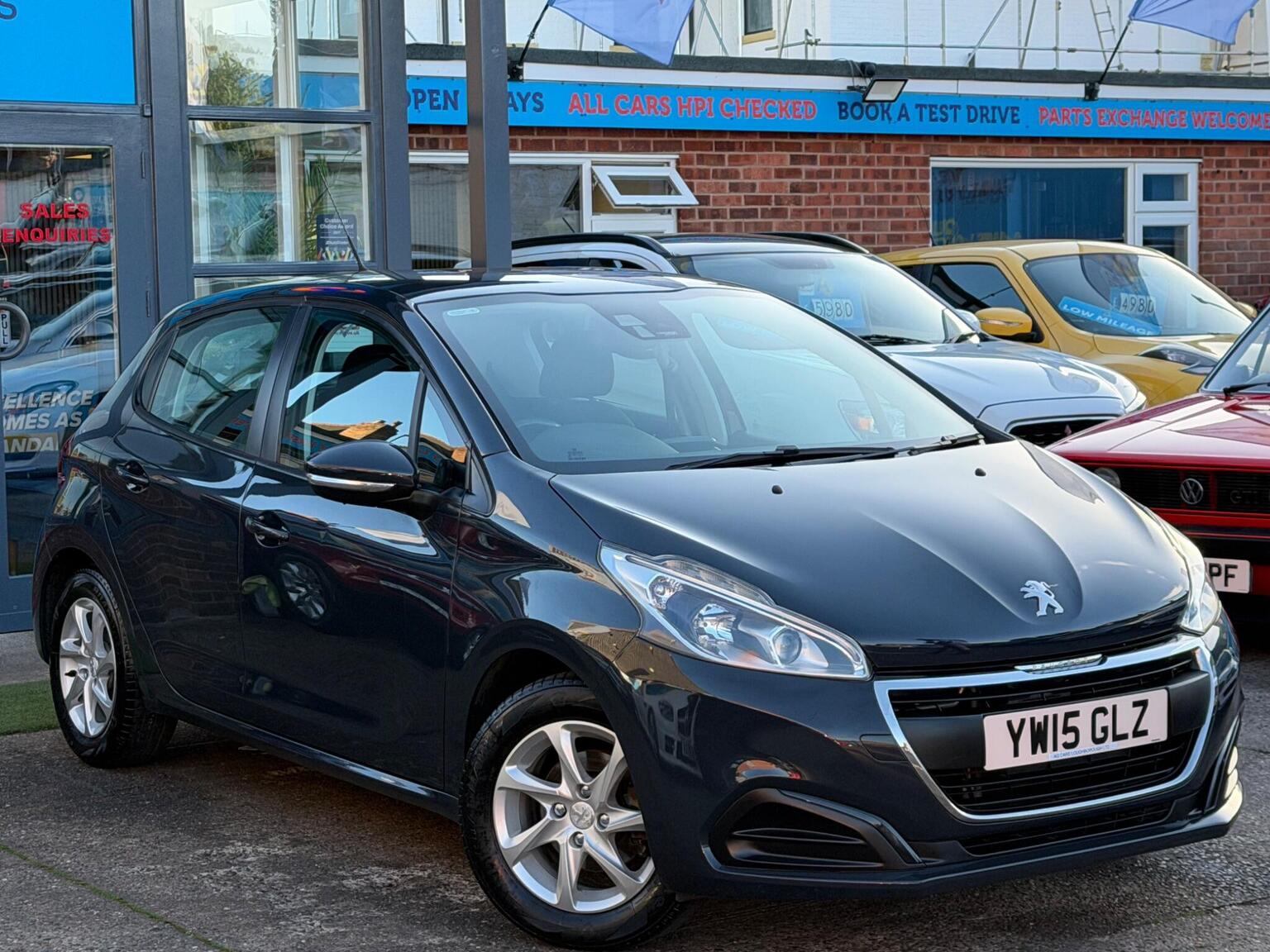 Peugeot 208 - image 1 of 68