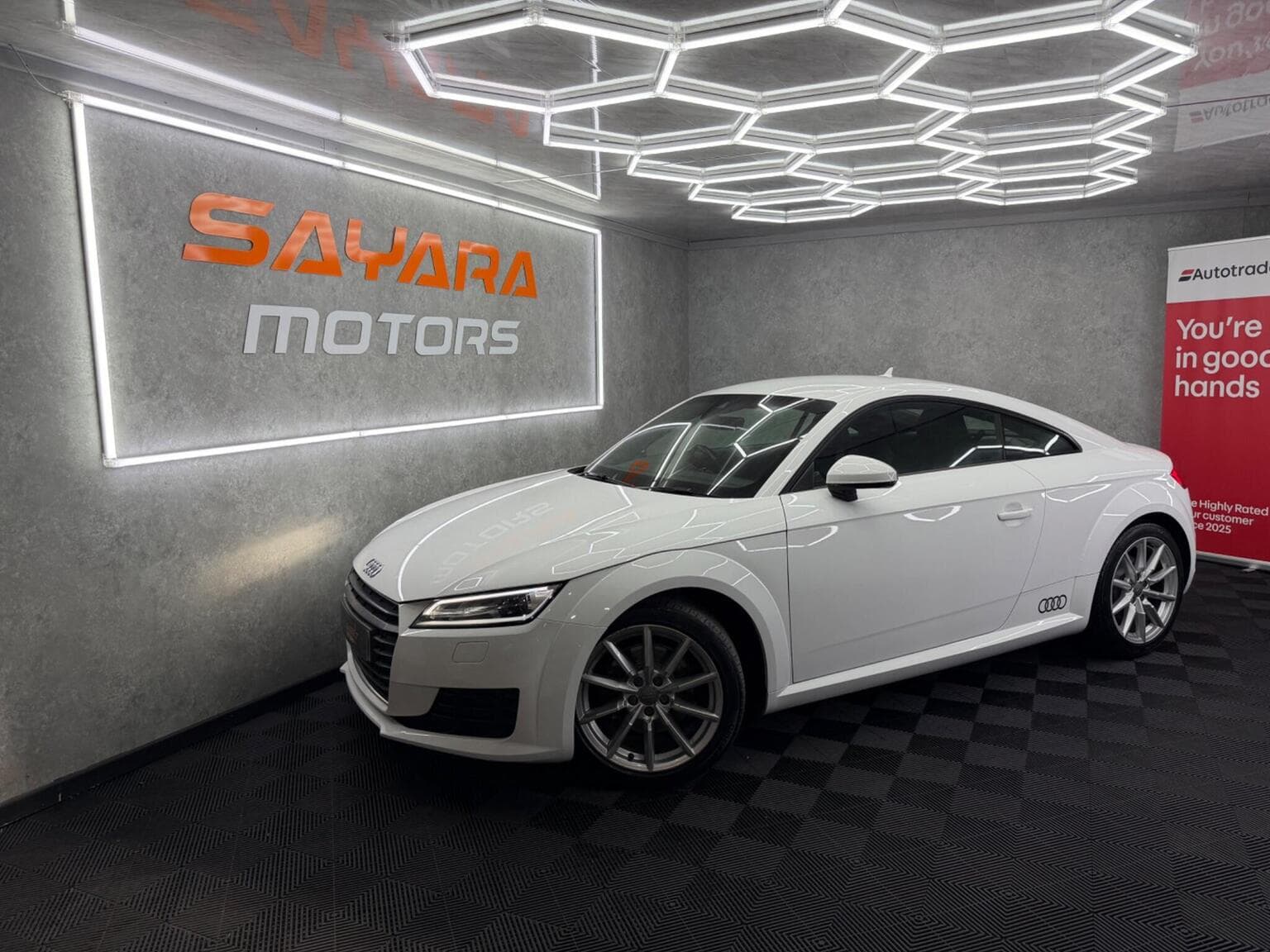 Audi TT - image 1 of 40