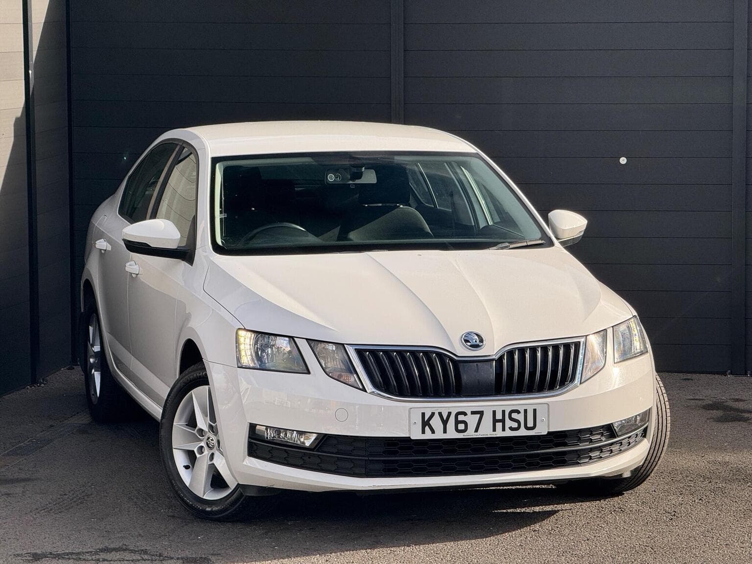 Skoda Octavia - image 1 of 60