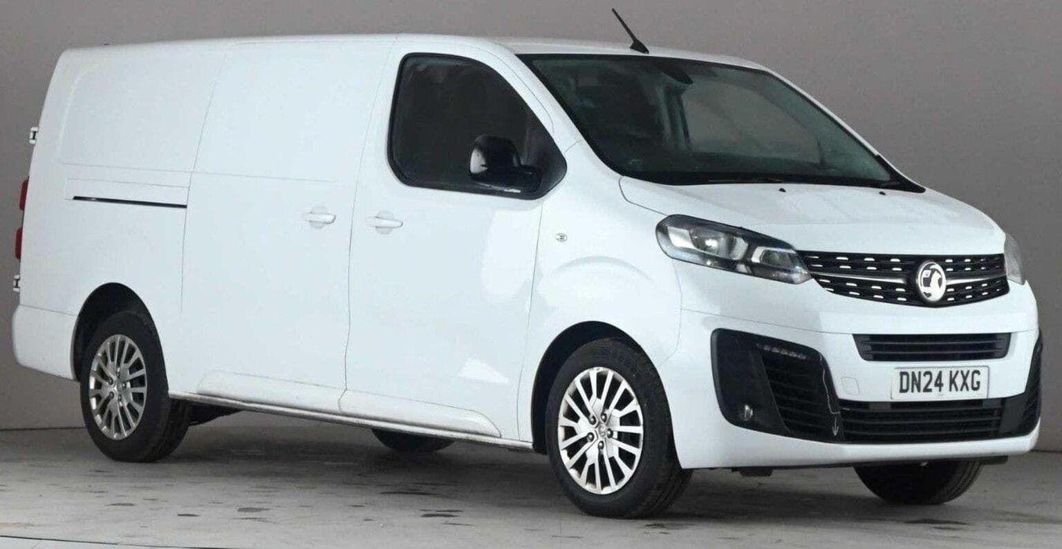 Vauxhall Vivaro - image 1 of 11