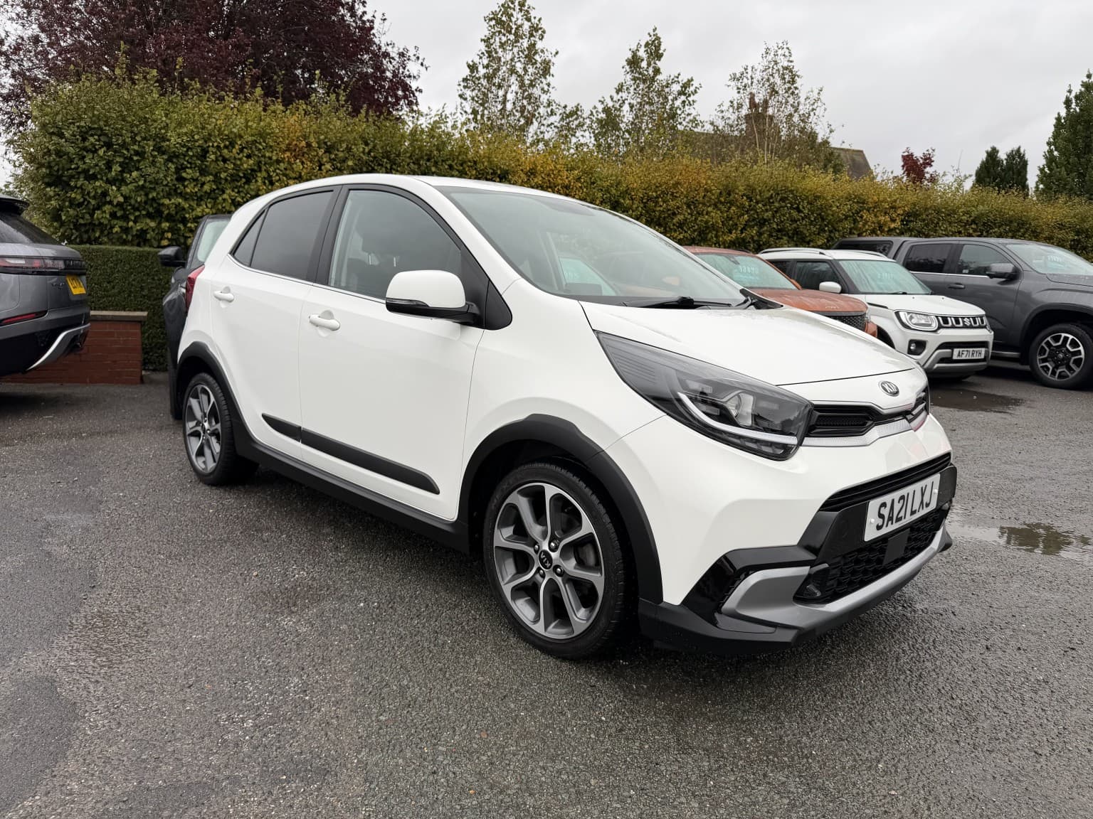 Kia Picanto - image 1 of 37