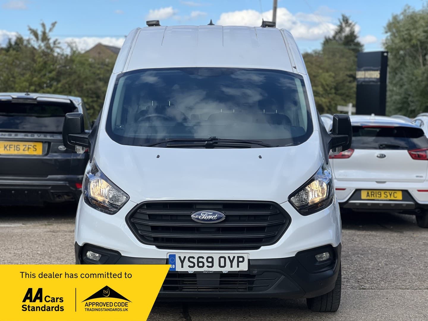 Ford Transit Custom - image 1 of 40
