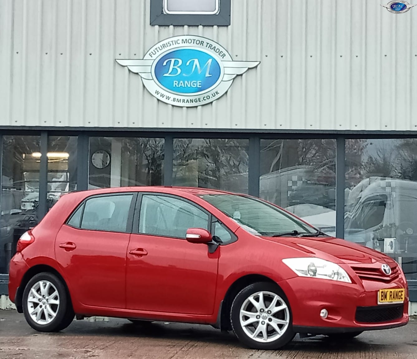 Toyota Auris - image 1 of 20