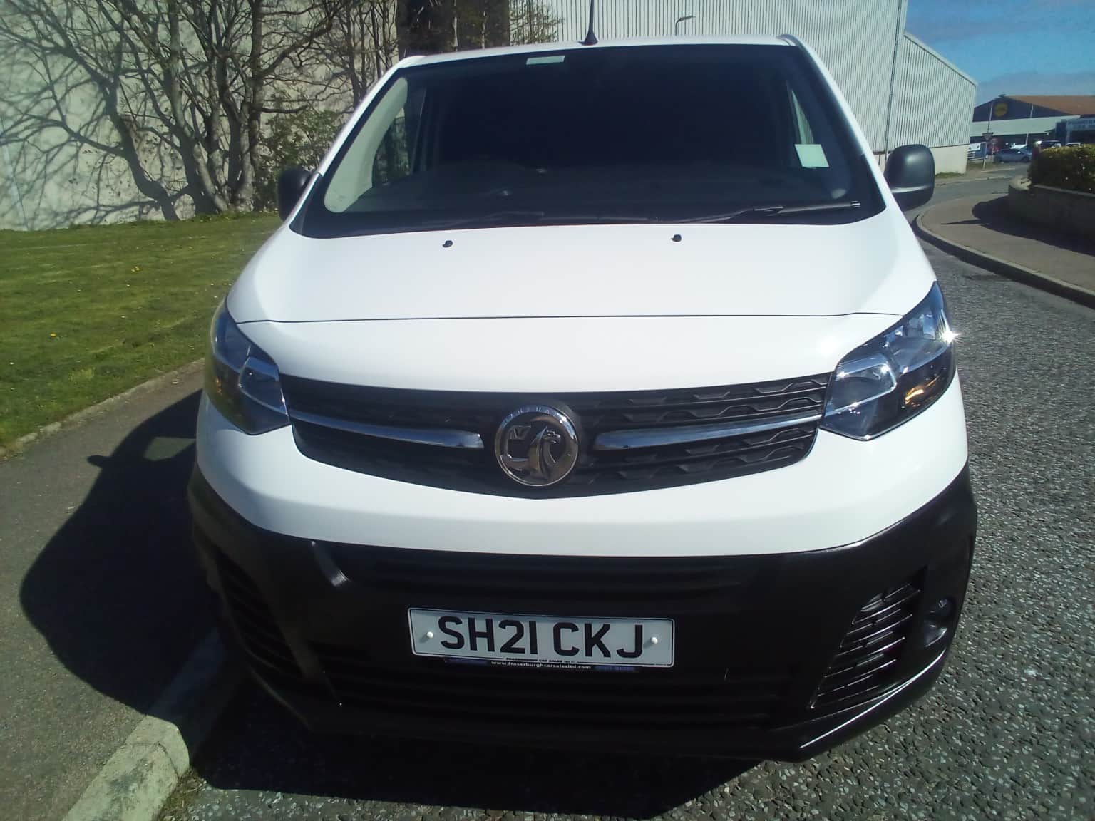 Vauxhall Vivaro - image 1 of 15