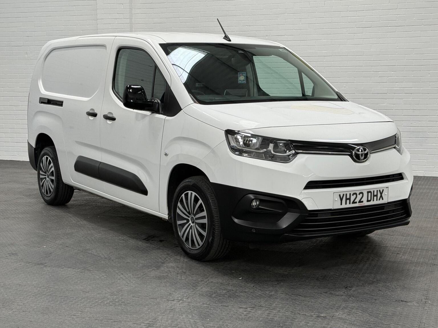 Toyota Proace City - image 1 of 100