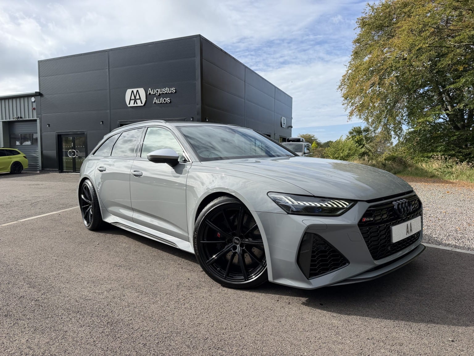 Audi RS6 Avant - image 1 of 44