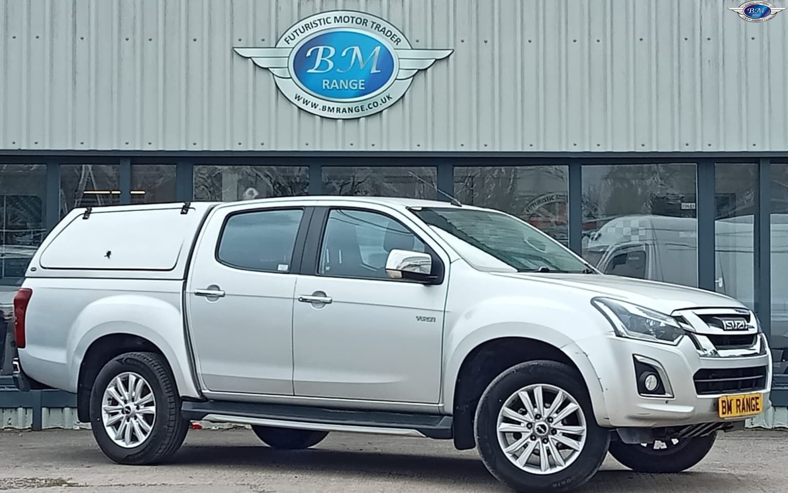 Isuzu D-Max - image 1 of 21