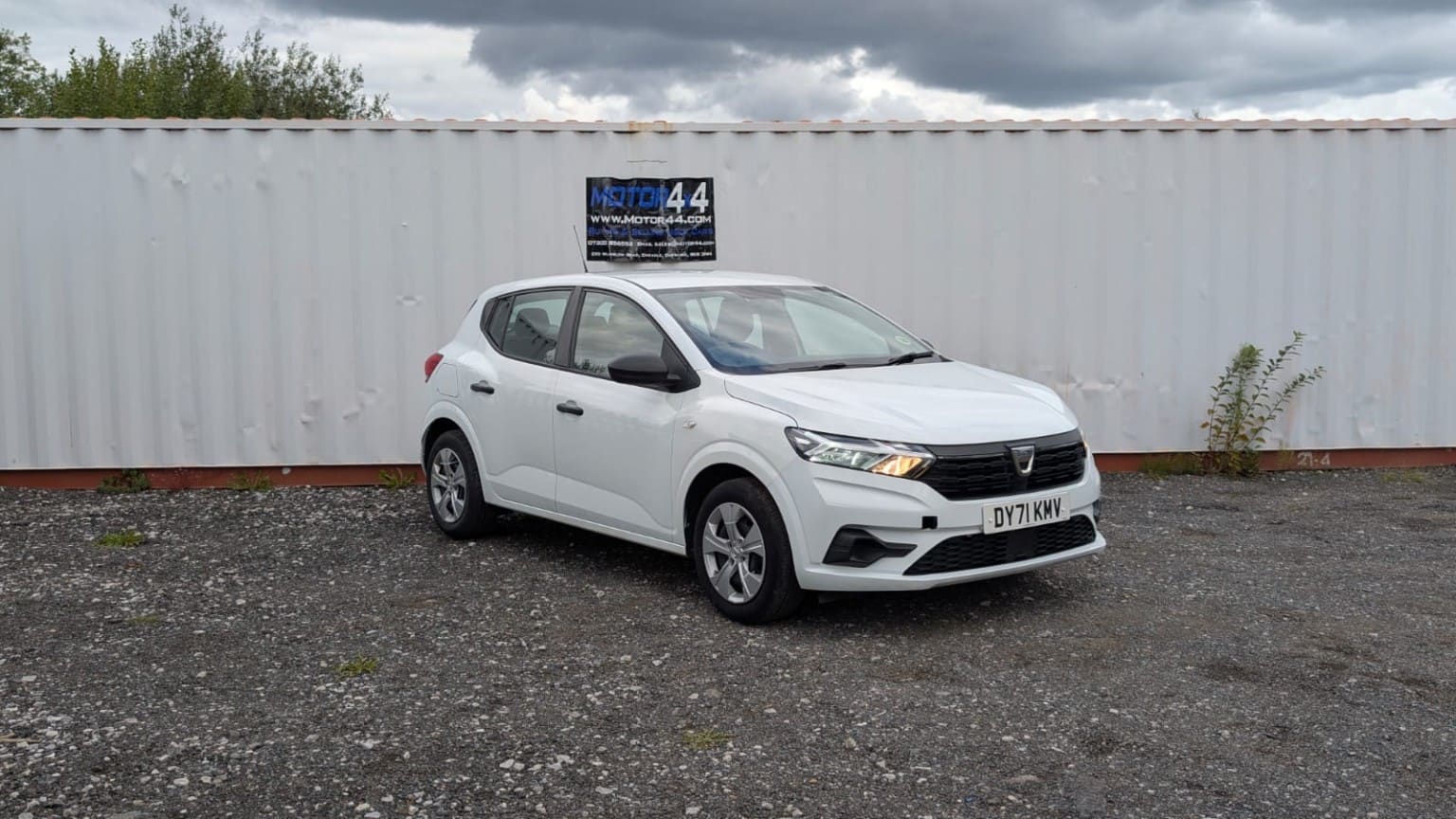 Dacia Sandero - image 1 of 44