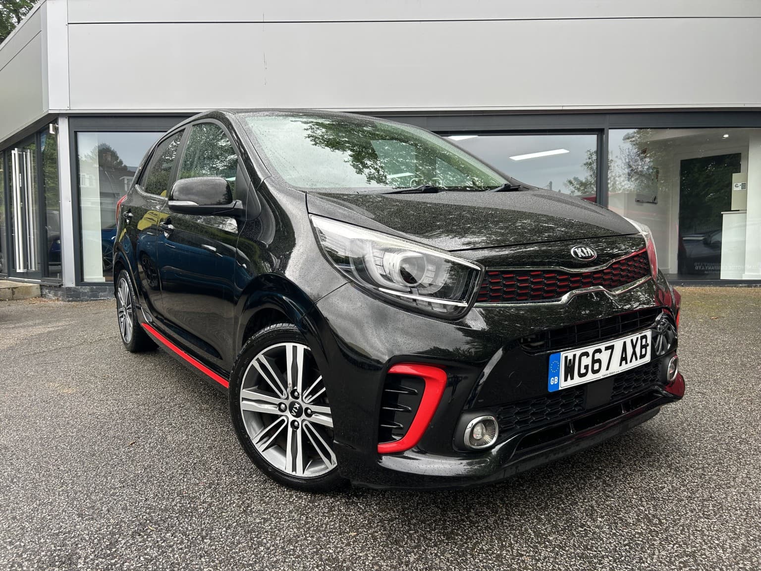 Kia Picanto - image 1 of 6