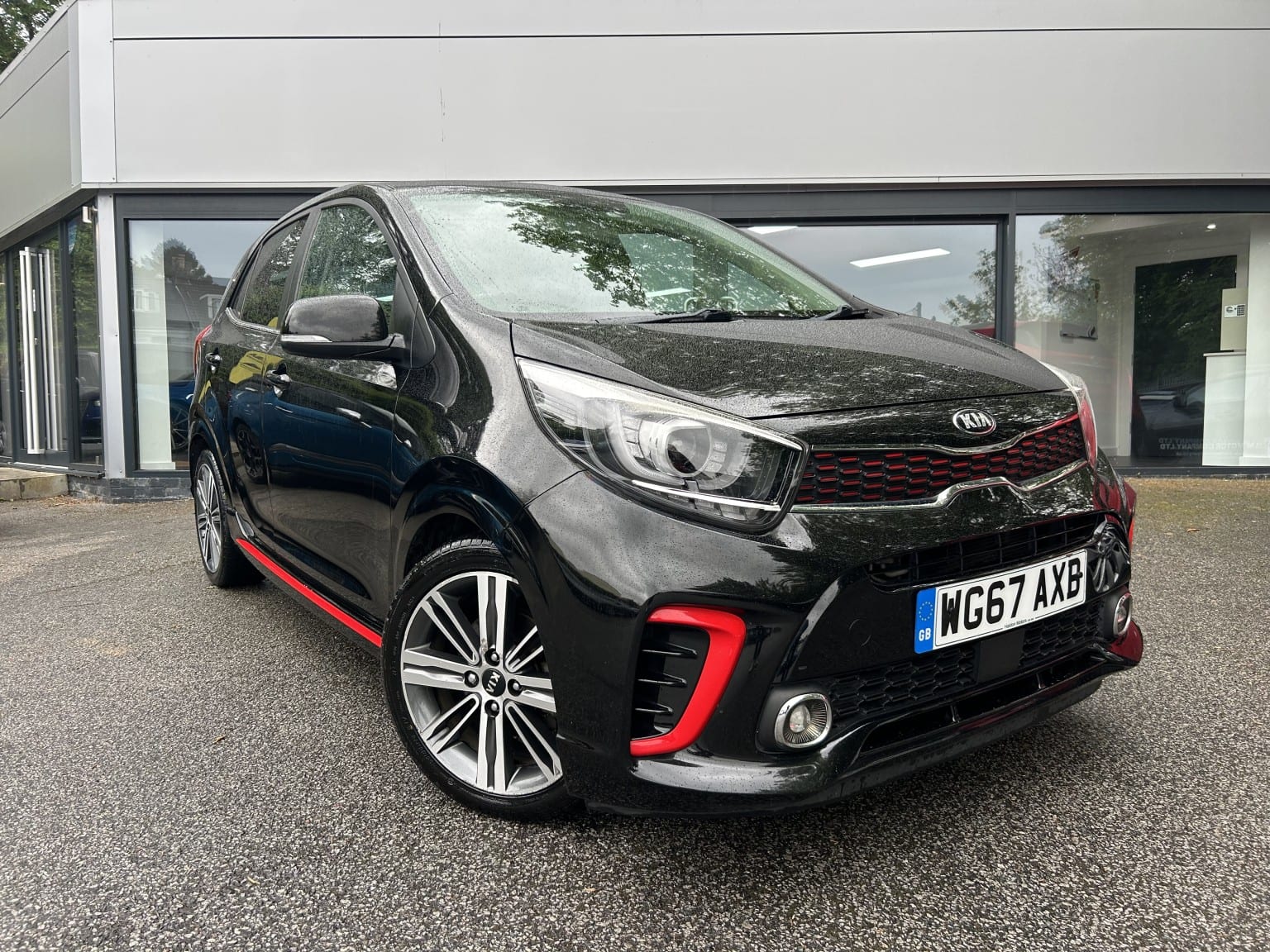 Kia Picanto - image 1 of 18