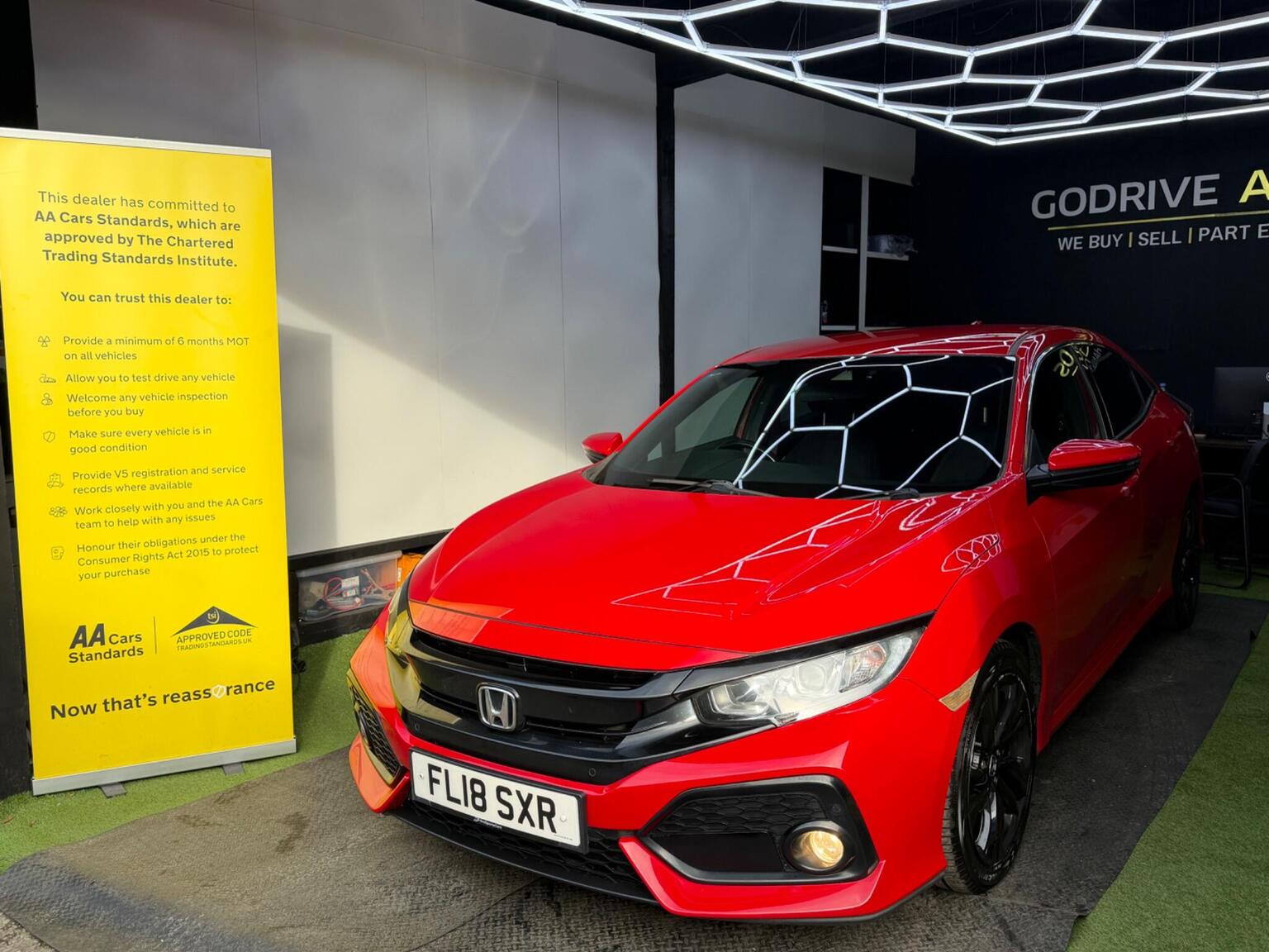 2018 Honda Civic 1.0 VTEC Turbo SR CVT Euro 6 (s/s) 5dr in red — photo 1 of 52