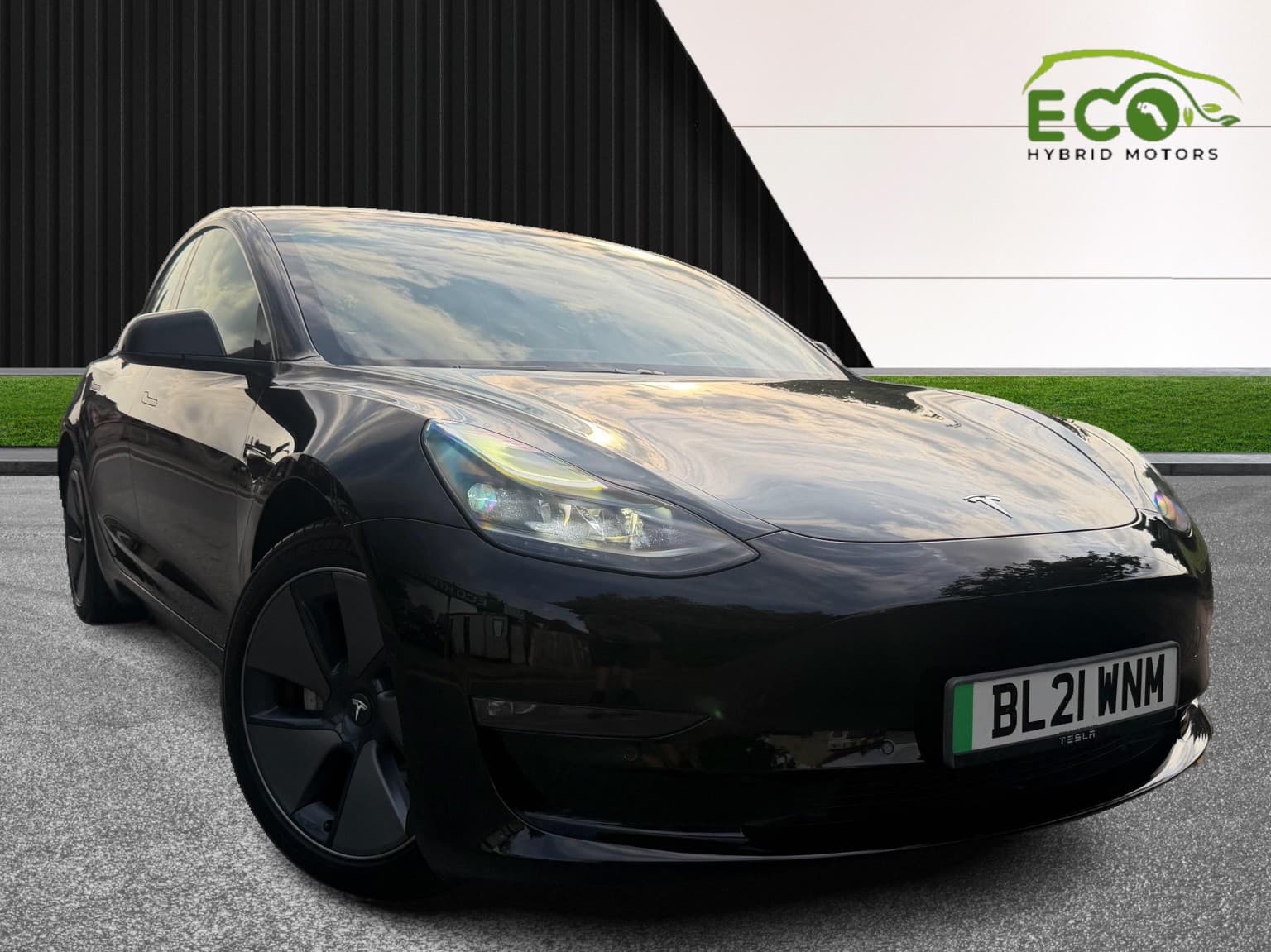 Tesla Model 3 - image 1 of 52
