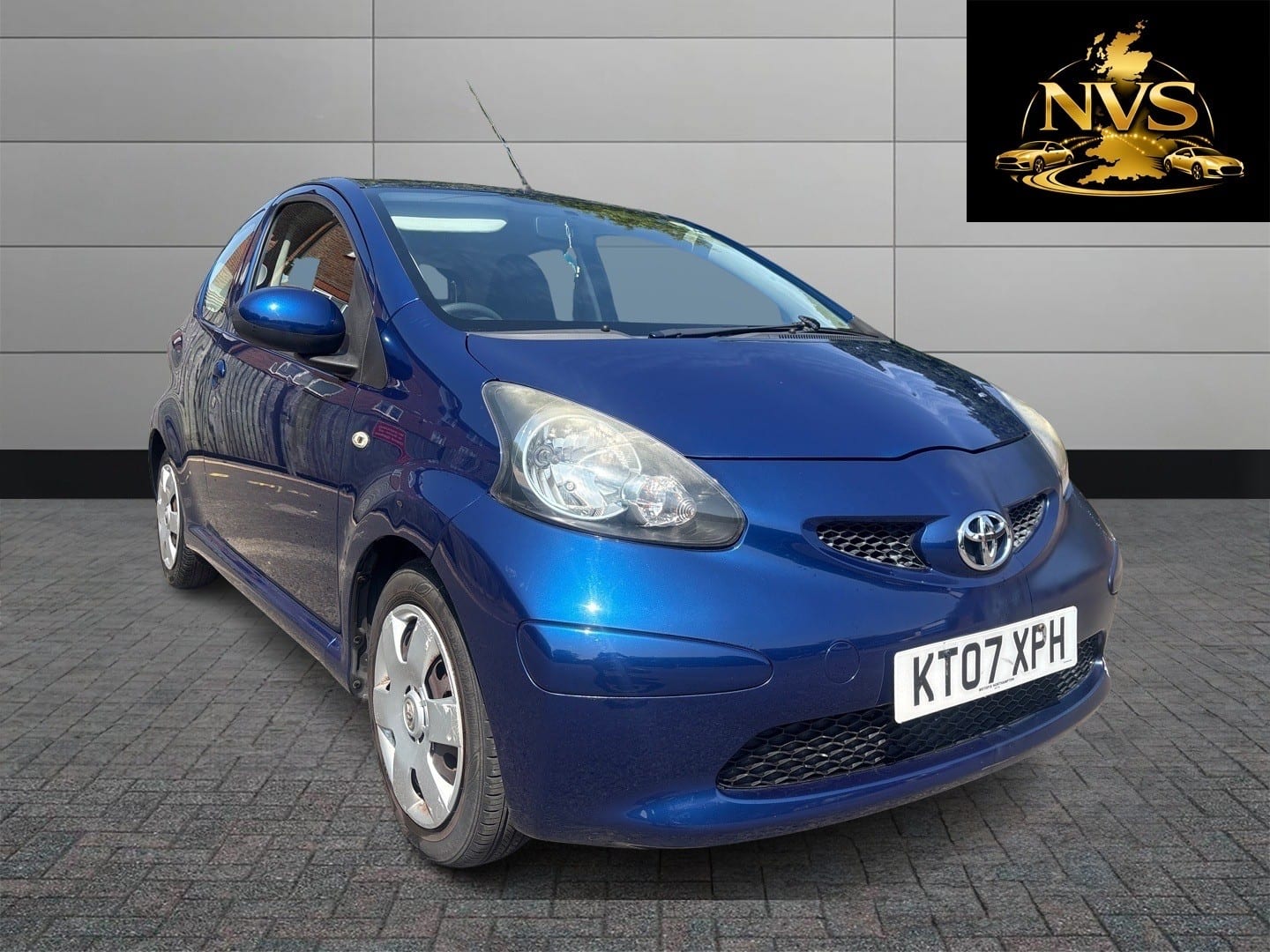 Toyota Aygo - image 1 of 15