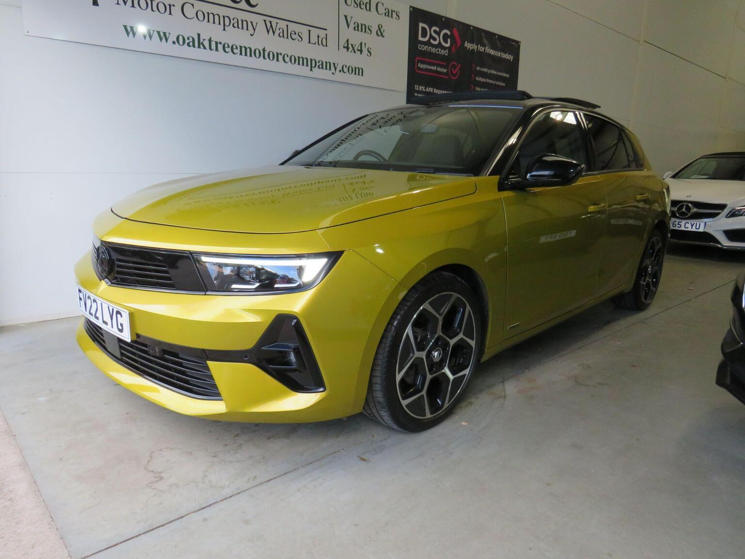 Vauxhall Astra - image 1 of 39
